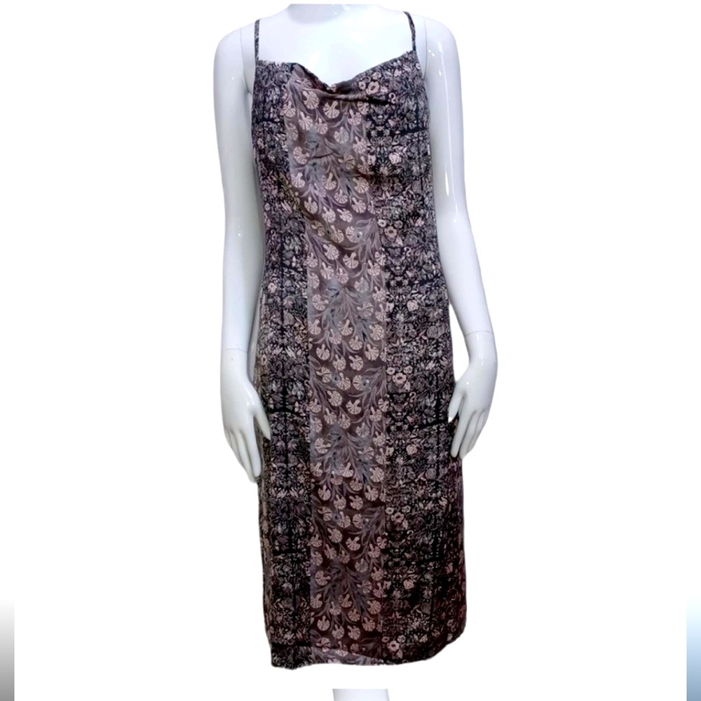 Mystree spaghetti strap dress. Fun floral colors of pink grey and tan. Size lg